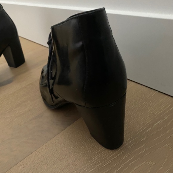 Clarks patent leather heeled boots - Picture 6 of 8